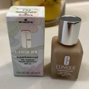 Clinique Superbalanced Silk Foundation- Silk Ivory